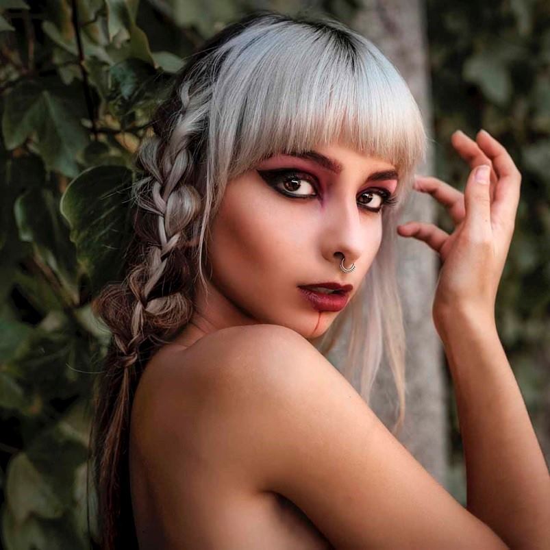 retrato-mujer-cabello-blanco